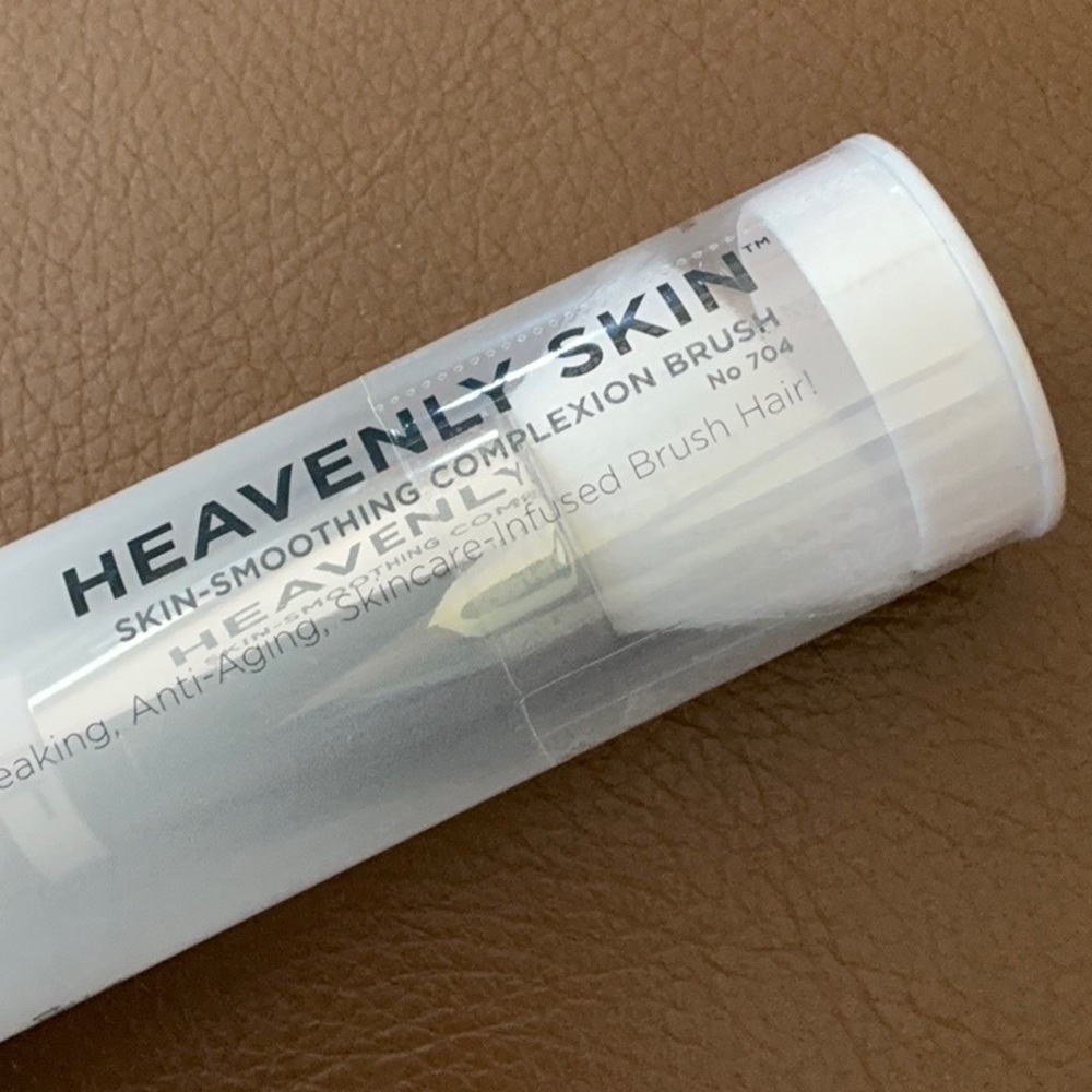 IT Cosmetics | Heavenly Skin Perfecting Brush #704 🌸